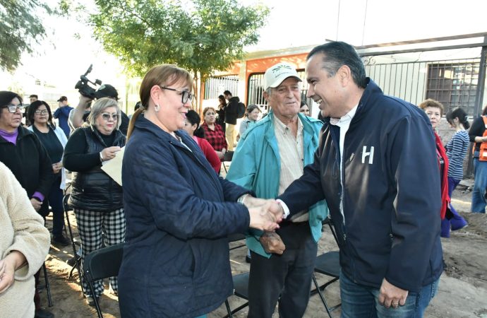 Inicia Toño Astiazarán pavimentación de la calle Bacanora en colonia Insurgentes