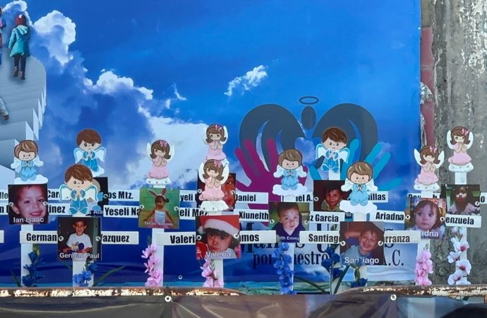 Madres ABC exigen eliminar pintas políticas frente a Guardería