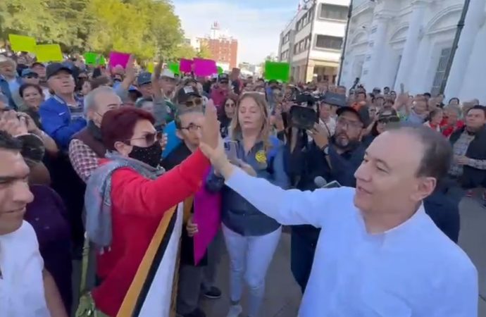 Recibe Alfonso Durazo manifestación de Usuarios contra CFE