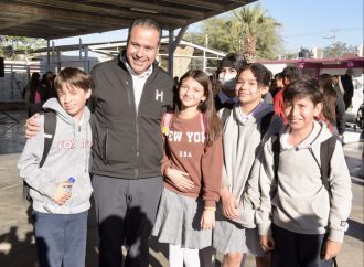 Comparte Toño Astiazarán programas municipales con alumnado de la secundaria 7