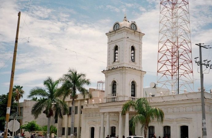 No se reportan daños por el sismo en Huatabampo: Alfonso Durazo<b>Huatabampo, Sonora a 04 de febrero del 2024. </b>Sin daños por lamentar en Huatabampo trás un sismo de 4.7 grados, informó el Gobernador Alfonso Durazo Montaño.El mandatario aseguró, a través de sus redes sociales que hasta este momento, continúan trabajando elementos de la Unidad Estatal de Protección Civil en el monitoreo del área y la atención a los habitantes.En este domingo se registró un sismo en la localidad de Huatabampo de 4.7 grados en la Escala sismológica de Richter, por lo que se mantiene la alerta para el sur de la entidad.”No se reportan daños tras el sismo de 4.7 grados registrado cerca de Huatabampo. Instruí a la Coordinación Estatal de Protección Civil mantener monitoreo”.El Gobernador Alfonso Durazo manifestó que se trabajará para mantener a la población alerta y atendiendo posibles daños que se puedan ocasionar.