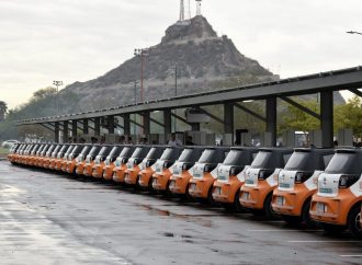Avanza Toño Astiazarán con vehículos eléctricos para equipar áreas de atención a hermosillenses