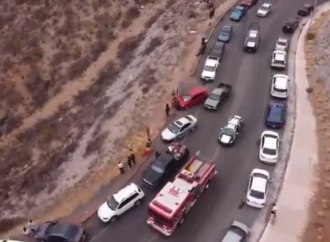 Vehículo cae del mirador de San Carlos en aparatoso accidente