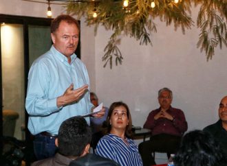 Comparte “El Borrego” Gándara ideas con vecinos de Montecarlo