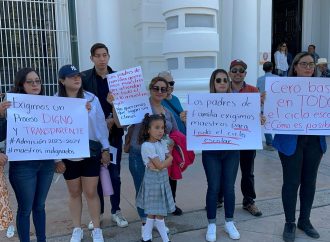 Piden padres de familia bases para docentes de primaria