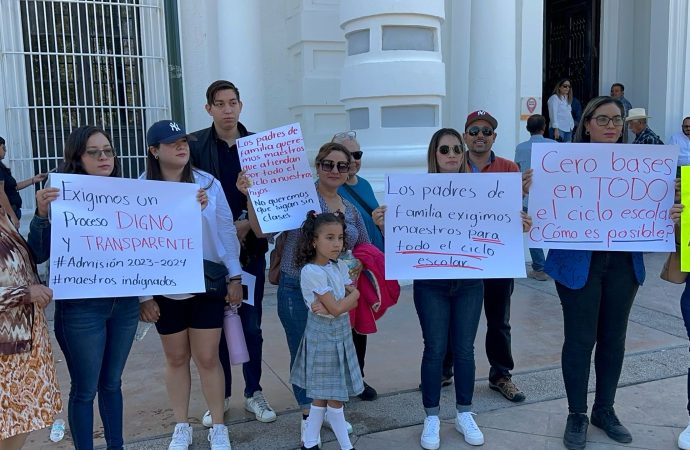 Piden padres de familia bases para docentes de primaria