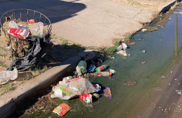 Siguen drenajes siendo un problema en diferentes colonias