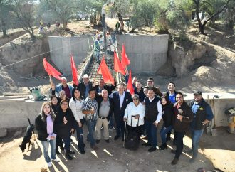 Supervisa Toño Astiazarán avances en puente peatonal de la colonia La Antorcha