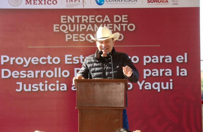 Fortalecen industria pesquera: Durazo entrega equipo a 600 familias en Bahía de Lobos