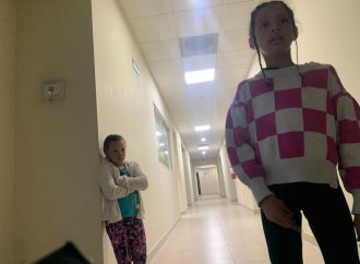 Madre de EE. UU. denuncia retención de hijas por autoridades de Sonora y logra su repatriación