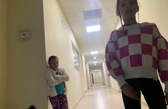 Madre de EE. UU. denuncia retención de hijas por autoridades de Sonora y logra su repatriación