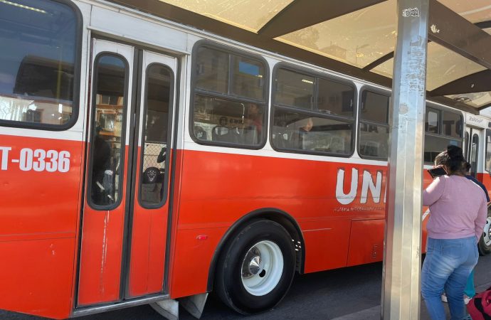 En algunos municipios, unidades de transporte público aún no operan con A/C