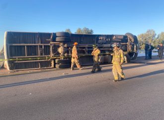 Accidente de camión de transporte de personal en Empalme: Una persona fallecida y nueve heridos