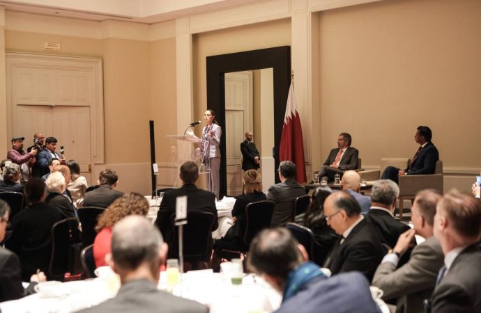 Claudia Sheinbaum destaca principios de paz y soberanía ante embajadores en México