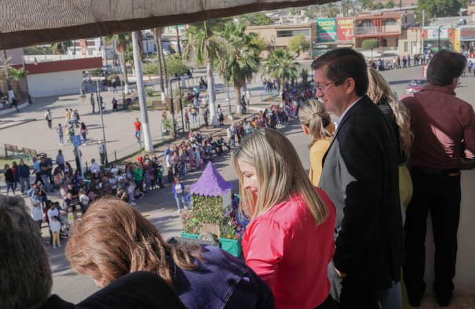 Vuelve a vivir Navojoa la fiesta del desfile a la bandera