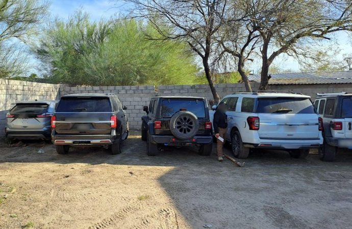 FGR decomisa armamento y vehículos en operativo en Sonoyta, Sonora