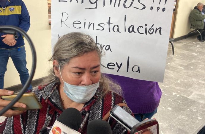 Piden padres de familia de CAED reincorporen a maestra