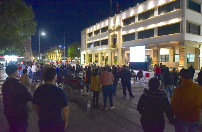 Viven gran emoción con tercer juego de los Naranjeros en la Plaza Zaragoza