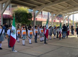 Abanderan a escuelas elementos de la Sedena