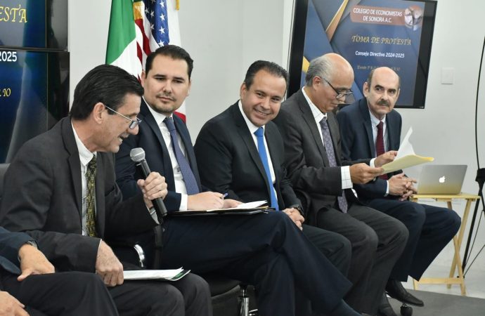 Acompaña Toño Astiazarán a integrantes de nuevo Consejo Directivo del Colegio de Economistas