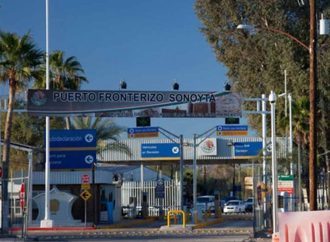 Cierran tres veces garita de San Luis Río Colorado por alto número de migrantes