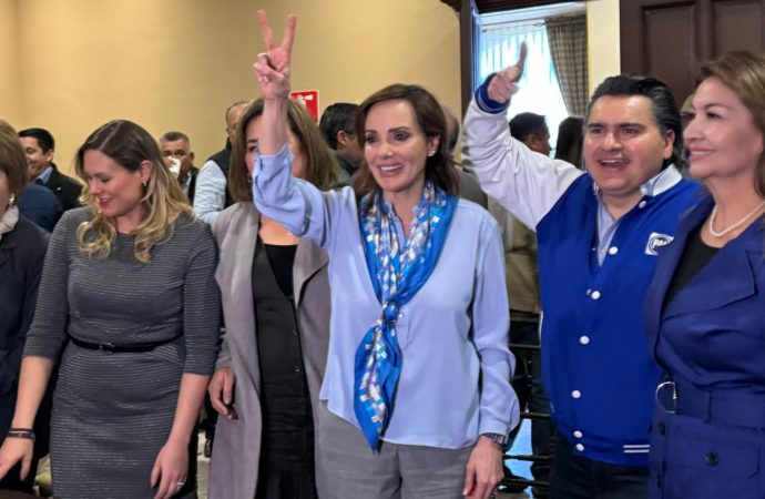 Se registra Lilly Téllez al Senado por el PAN y elogia a Beltrones y al gobernador Durazo