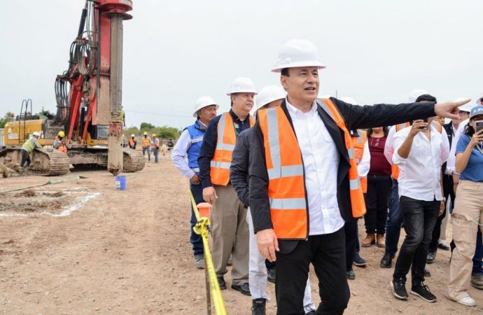 Constata Gobernador Durazo avances del Hospital General, entrega becas y apoyos de vivienda en Navojoa