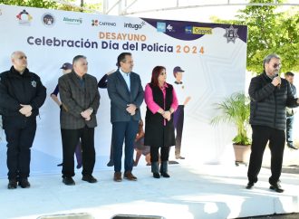 Acompaña Toño Astiazarán a agentes municipales en celebración del Día del Policía