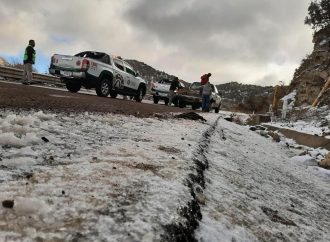 Cae nieve en la sierra de Cananea: Alerta por condiciones viales
