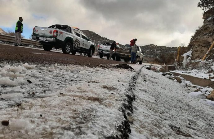 Cae nieve en la sierra de Cananea: Alerta por condiciones viales