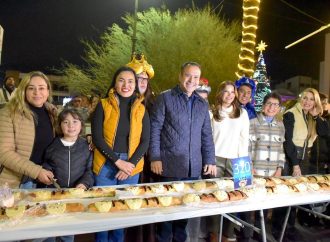 Celebran Toño Astiazarán y ciudadanía con la Rosca de Reyes más grande de Hermosillo