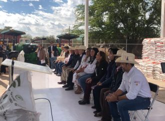 Entregan fertilizante y maquinaria a productores del sur de Sonora