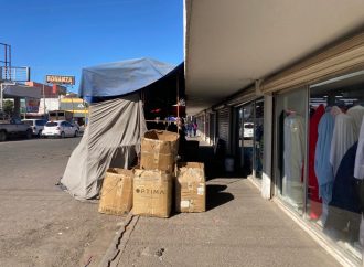 Puestos fijos y semifijos entorpecen circulación en el centro de la ciudad