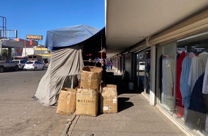 Puestos fijos y semifijos entorpecen circulación en el centro de la ciudad