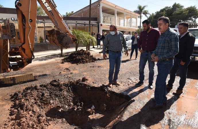 Supervisa presidente atención a drenajes y fugas de agua en Colonia Sochiloa