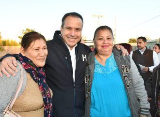 Entrega Toño Astiazarán pavimentación en un tramo más del bulevar Las Quintas