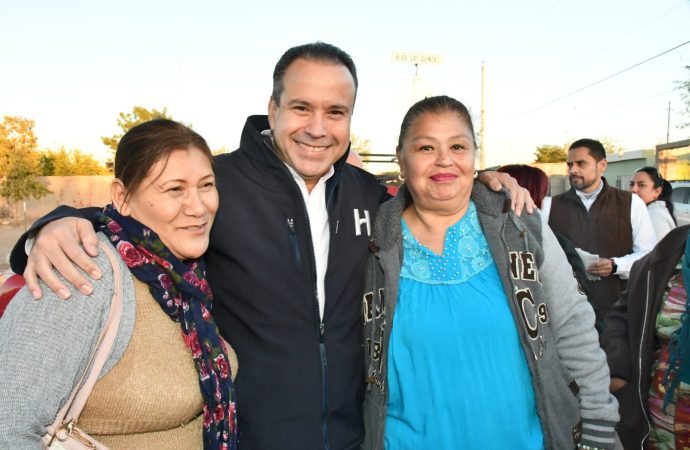 Entrega Toño Astiazarán pavimentación en un tramo más del bulevar Las Quintas