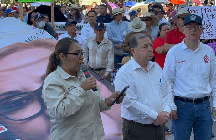 Marchan sindicatos de la UNISON tras 10 días de huelga