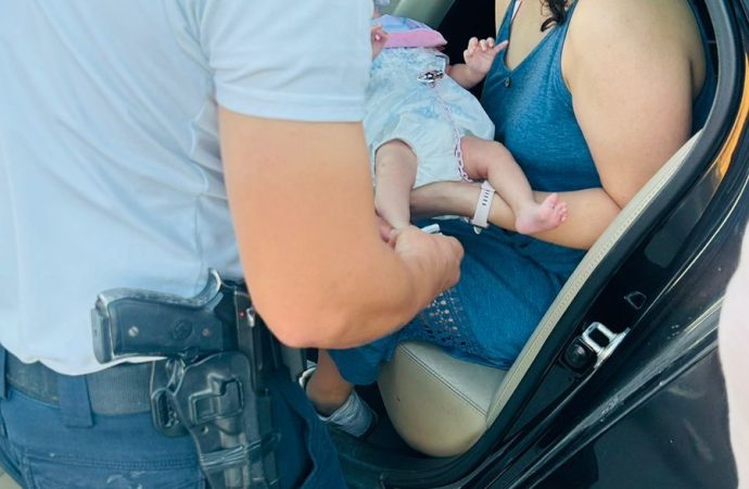 Brindan primeros auxilios a bebé en Hermosillo