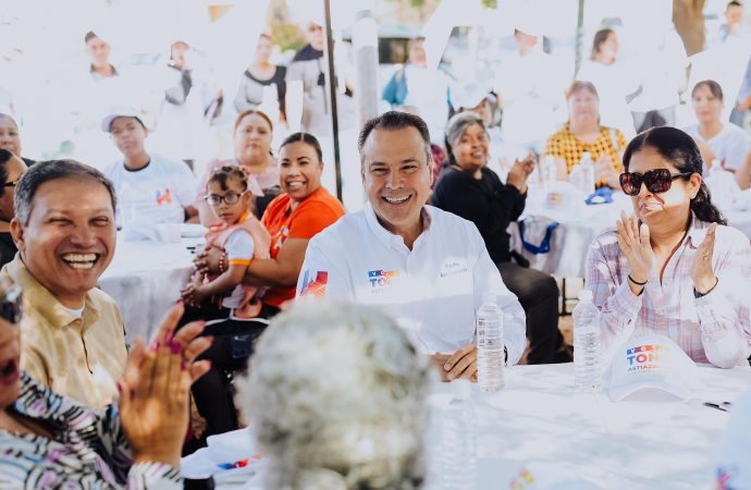 Se compromete Astiazarán a continuar el progreso con familias del sur de Hermosillo