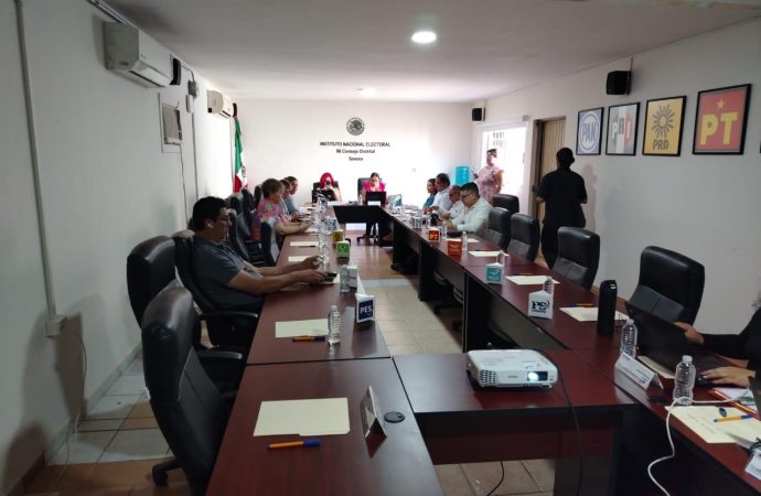 Entregan Junta Distrital listado nominal a partidos