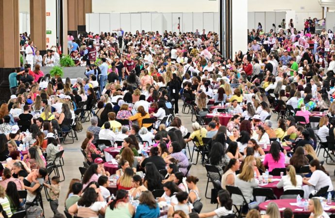 Promete María Dolores pensión, tarifa social y condonación de adeudo de agua para jefas de familia