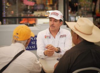 El Borrego Gándara recibe muestras de apoyo en El Mariachi