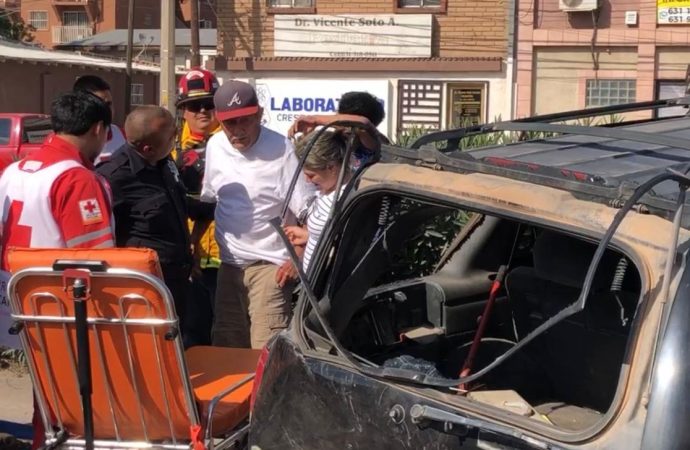Adulto mayor sobrevive tras ser arrollado su coche por el tren en nogales