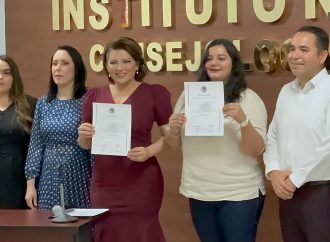 Entregan constancia de mayoría a Heriberto Aguilar y Lorenia Valles