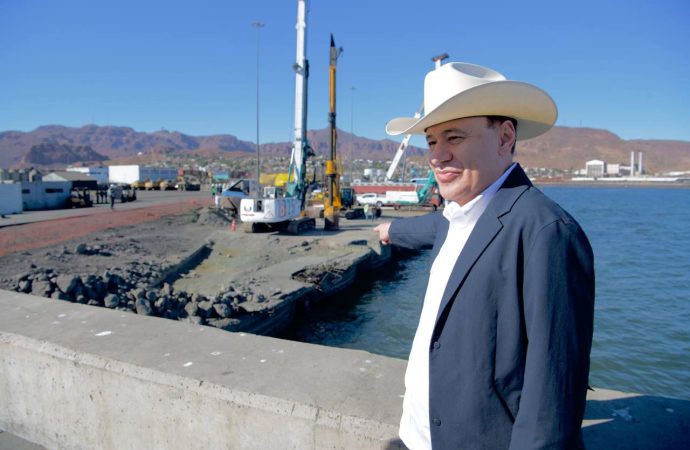 Anuncia Gobernador Durazo plan piloto de Ford para envío de vehículos por el Puerto de Guaymas