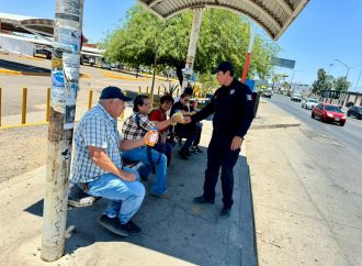 Ayuda Ayuntamiento de Hermosillo a personas a evitar riesgos por altas temperaturas