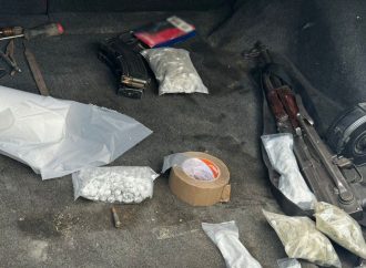 Incautan arsenal de drogas y armas en Nogales, Sonora