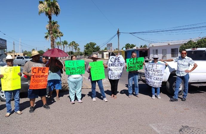 Vecinos cierran calles por apagones