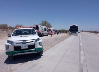 Autobús se queda varado en libramiento de Hermosillo y pasajeros son rescatados